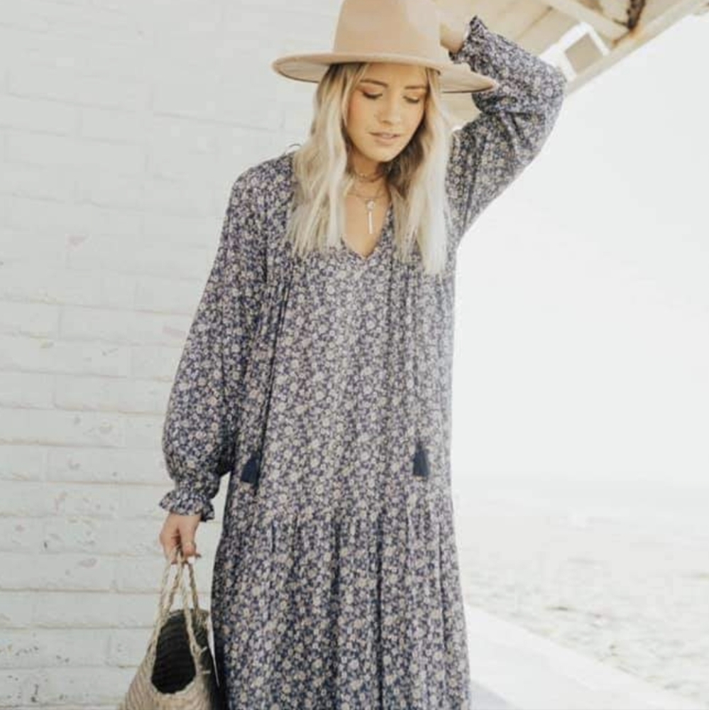 CJLA Laurel Boho Maxi Dress in Blue Floral Size Medium Carly Jean Los Angeles